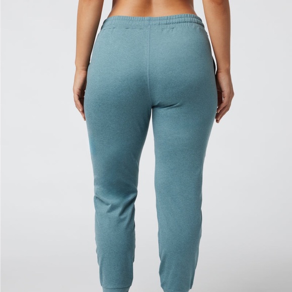 Vuori Women’s Performance Jogger Iron Heather - Picture 5 of 9
